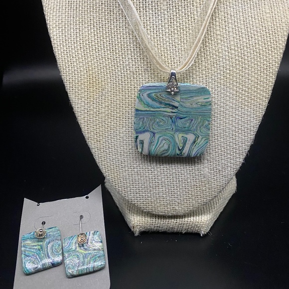 Handmade Pendant Necklace and Matching Earrings - Picture 1 of 1